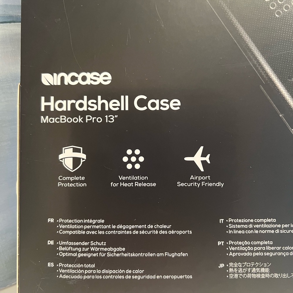 Incase Hardshell 13” MacBook Pro case - Picture 3 of 6